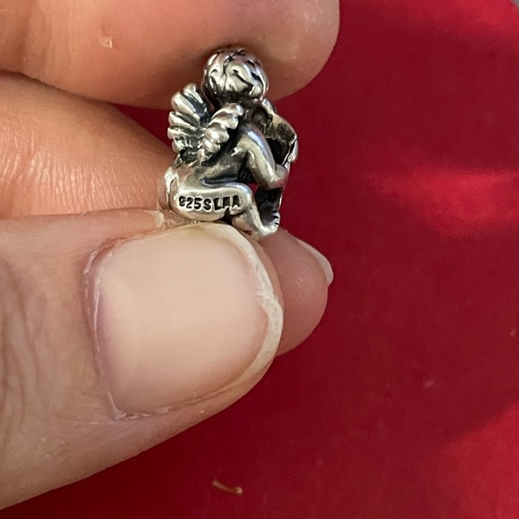 925 Silver cherub holding the #3 Chamilia Bead - Picture 6 of 10
